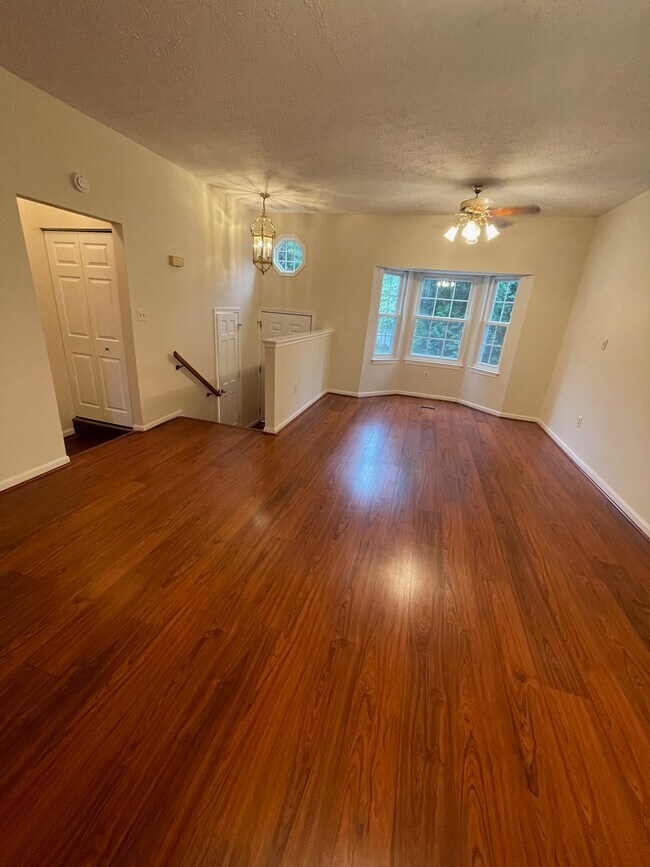 Foto del edificio - 846 Bayridge Dr