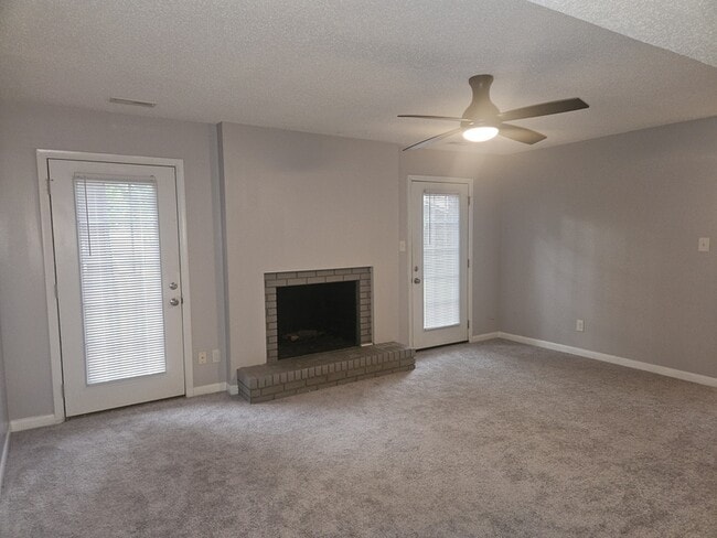 Building Photo - 402 Lotus Dr
