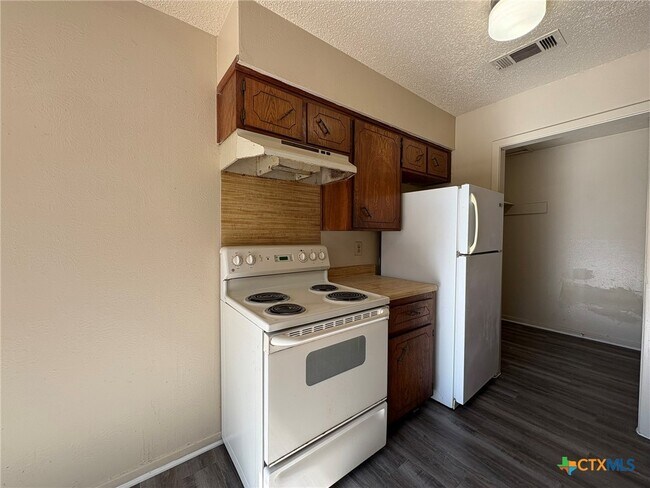 Foto del edificio - 1202 Covey Ln