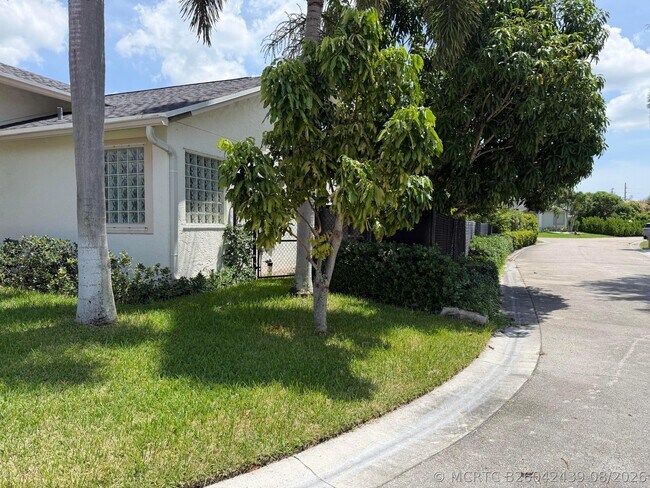Foto del edificio - 1608 Doral Dr