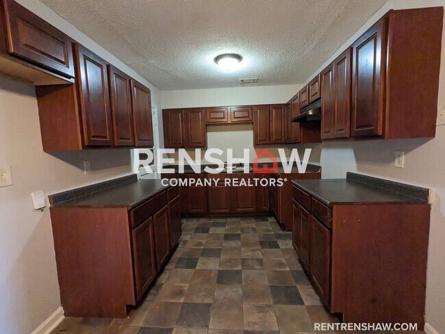 Foto del edificio - 3733 Brompton - 4 Bed / 1.5 Bath - Move in...