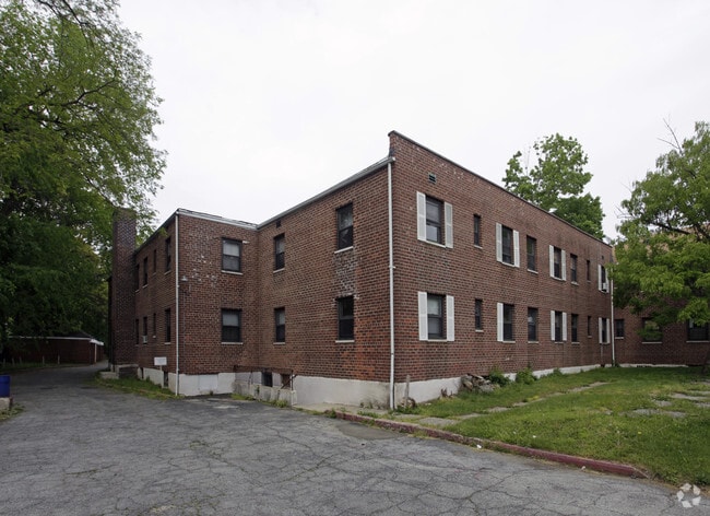 Exterior - 794-812 Middle Neck Rd