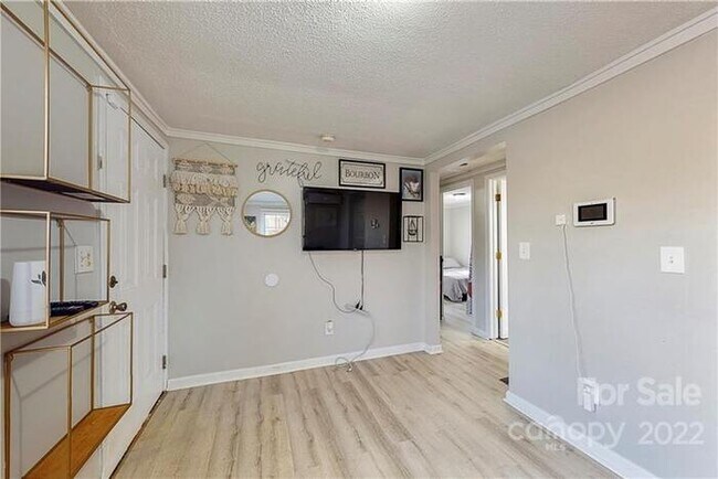 Building Photo - Queen City Bungalow
