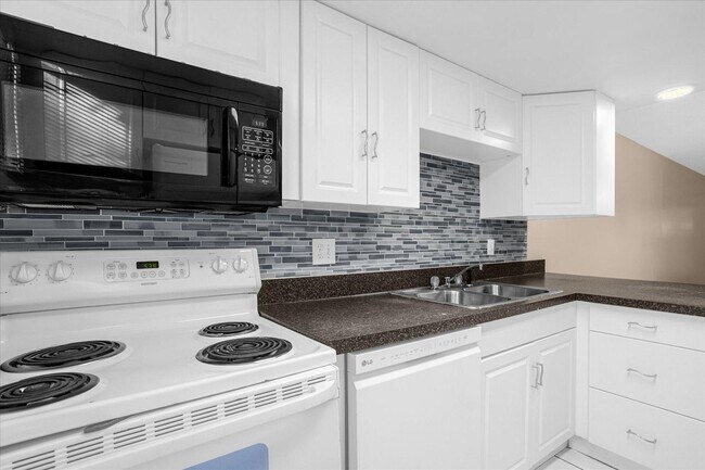 Foto del edificio - 411 Sheoah Blvd