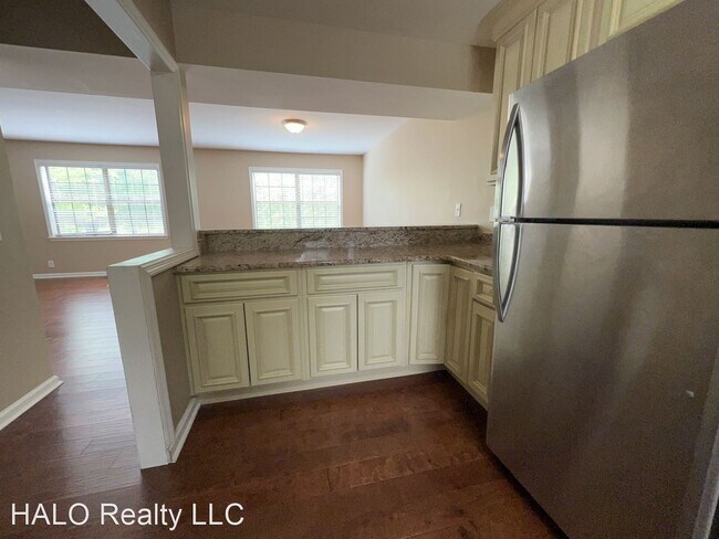 Building Photo - 3 br, 3.5 bath House - 123 Maple Way North