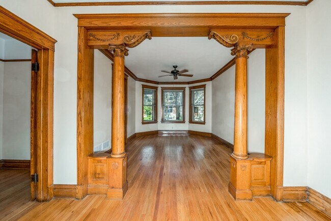 Foto del edificio - 2219 W Walton St