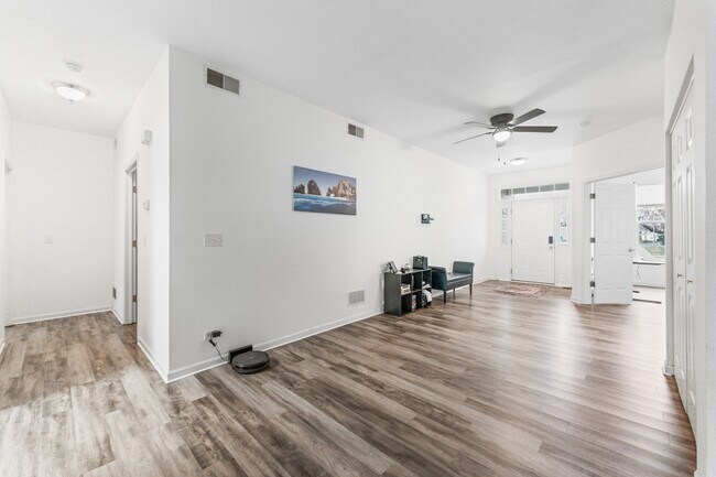 Foto del edificio - 1455 Reserve Ln