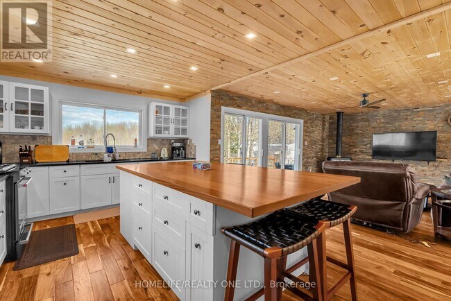 Building Photo - 4055 Glen Cedar Dr