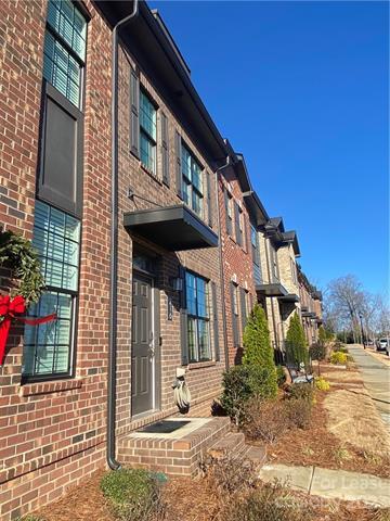 Building Photo - 216 Linestowe Dr