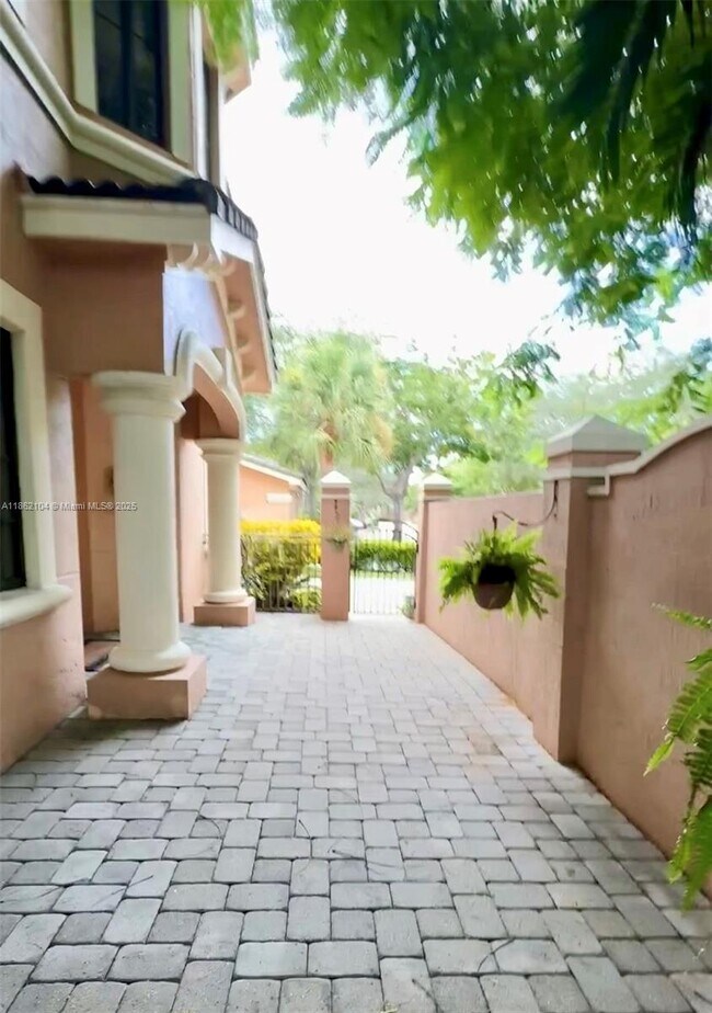 Foto del edificio - 2787 Center Ct Dr