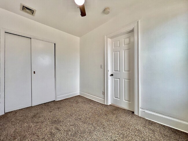 Foto del edificio - 5036 S Packard Ave