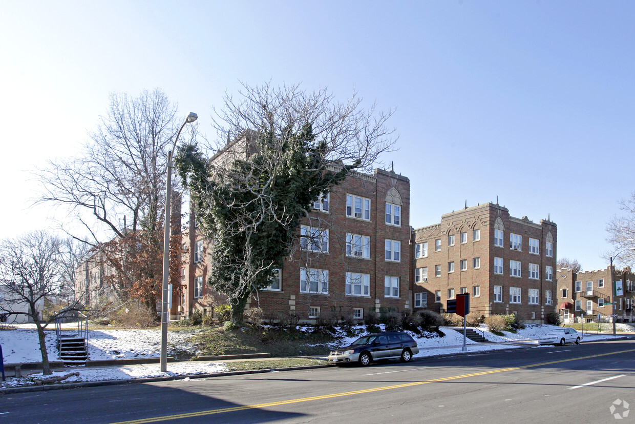 Building Photo - 6408-6416 Oakland Ave