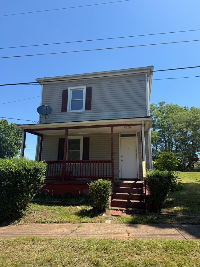 Building Photo - 2400 Garfield Ave