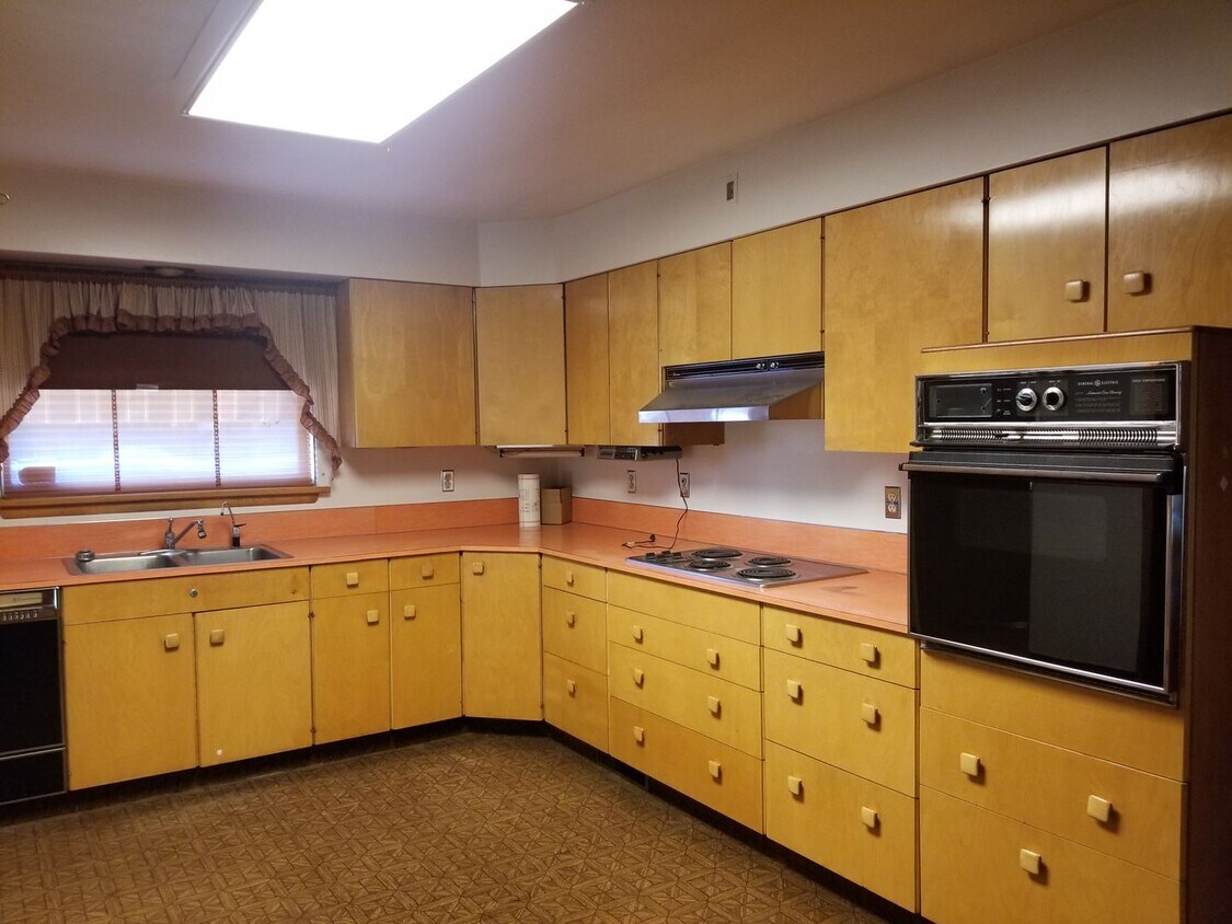 Foto principal - N. 40th Ave Large 3 bedroom 3 bathroom dou...