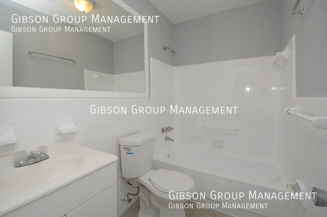 Foto del edificio - 806 NE 16th St