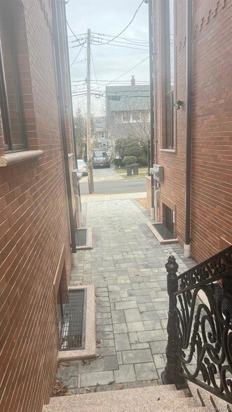 Foto del edificio - 35-20 215th Pl