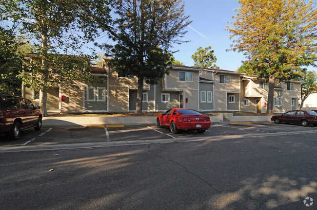 Building Photo - Lakeview Apartments