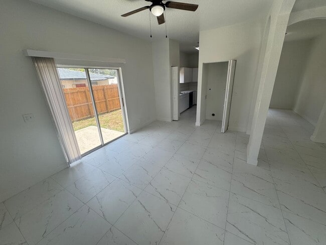 Building Photo - 890 NW 25th Ave