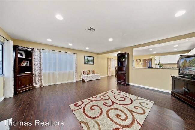 Foto del edificio - 2 br, 2 bath Apartment - 2461 56th St.