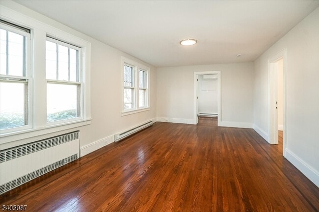 Foto del edificio - 265 McBride Ave