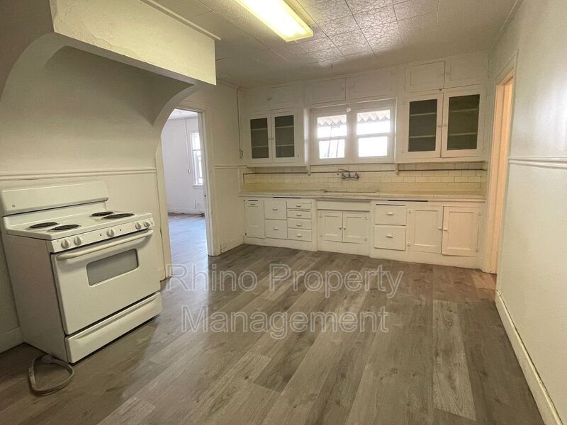 Primary Photo - 2855 Washington Blvd