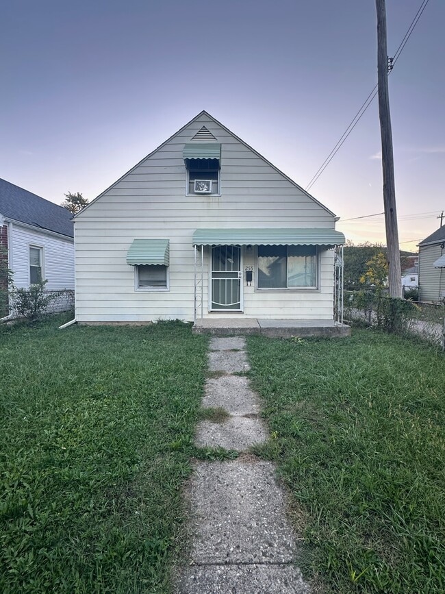 Building Photo - 255 S Hague Ave