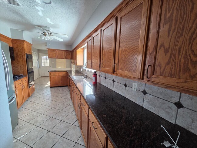 Foto del edificio - 305 W Castle Harbour Dr