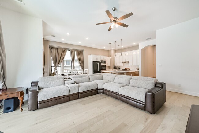 Foto del edificio - 16911 Lupine Mdw Ln