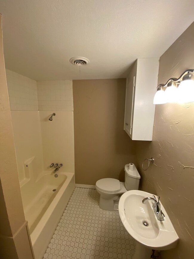 Building Photo - 566 Scotland Ct