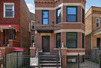 Building Photo - 3023 W Wellington Ave