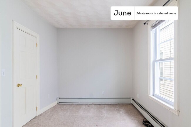 Foto del edificio - Room in Shared 3 bed/1 bath home