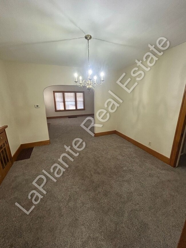 Building Photo - 1439 Vassar Dr