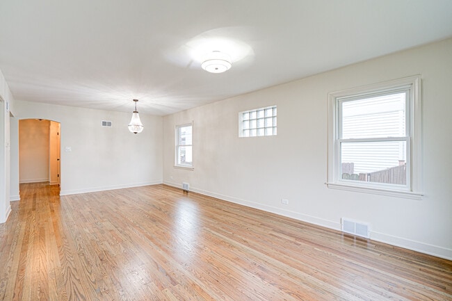Building Photo - 458 Rice Ave