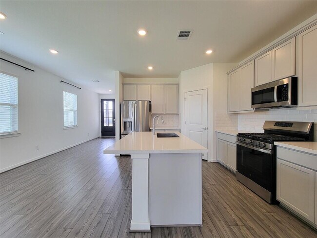 Foto del edificio - "Charming 4-Bed Retreat on Primrose Myrtle Ln, Cypress - Spacious Living with 2.5 Baths!"