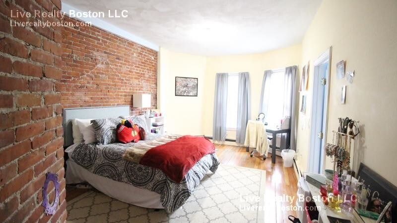 Primary Photo - 520 Harvard St