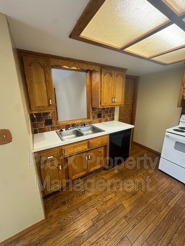 Building Photo - 510 E Elm St