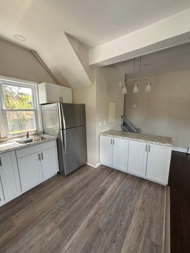 Foto del edificio - 74 Yankee Folly Rd