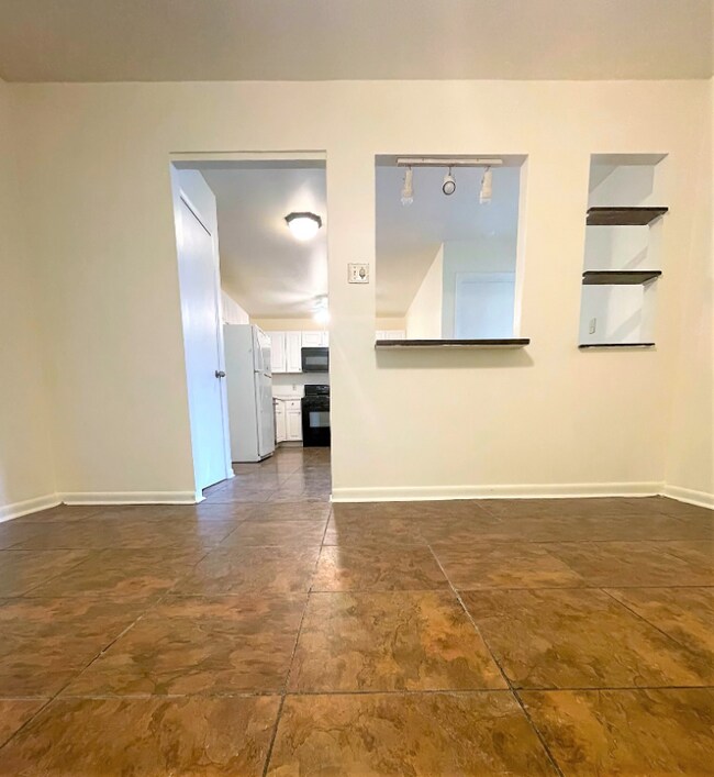 Building Photo - 380 S Albemarle St
