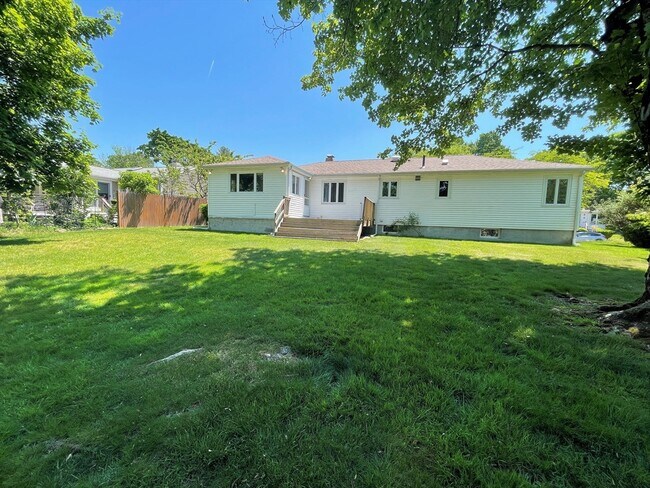 Foto del edificio - 136 Truman Rd