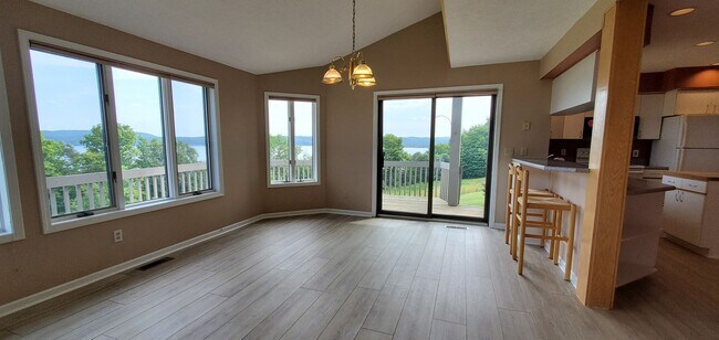Building Photo - 2 Bedroom Condo overlooking Crystal Lake w...