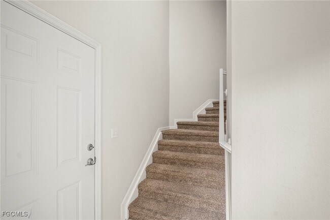 Building Photo - 9220 Belleza Way