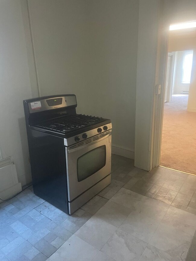 Photo - 729 W Lafayette St Apartment