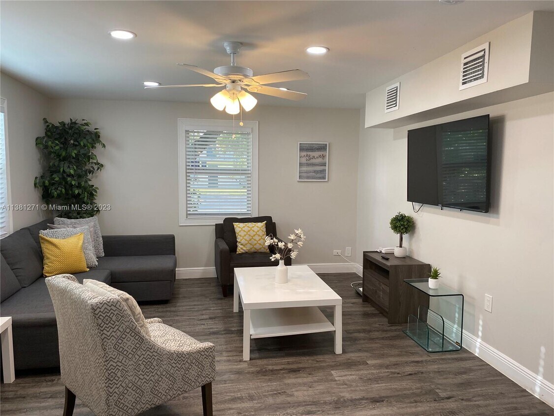 Foto principal - 642 NW 3rd Ave