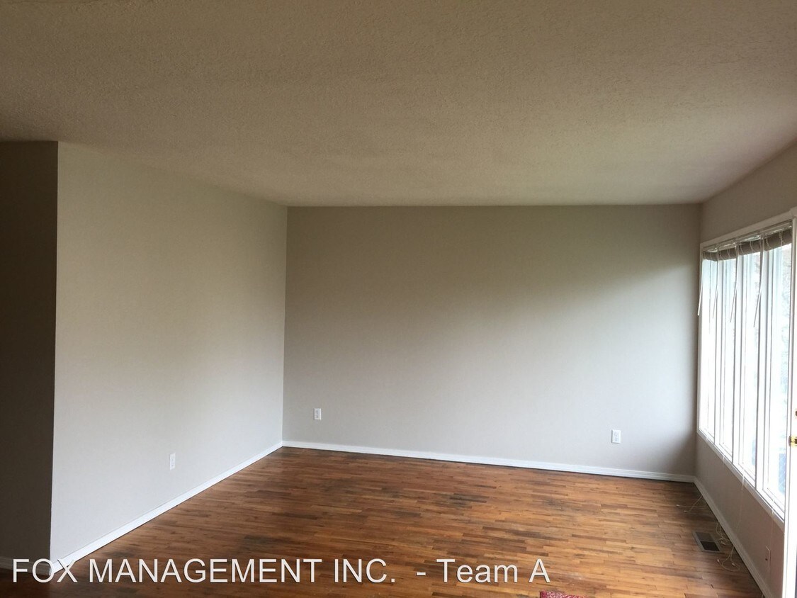 Primary Photo - 3 br, 1 bath House - 10146 SE Insley Street.