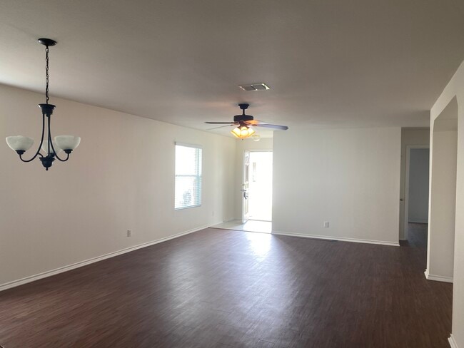 Foto del edificio - 25715 Gold Yarrow