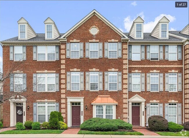 Building Photo - 3005 Village Run Rd