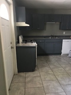 Building Photo - Large 3 bedroom home