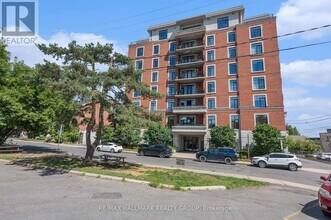 Building Photo - 327 Breezehill Ave S