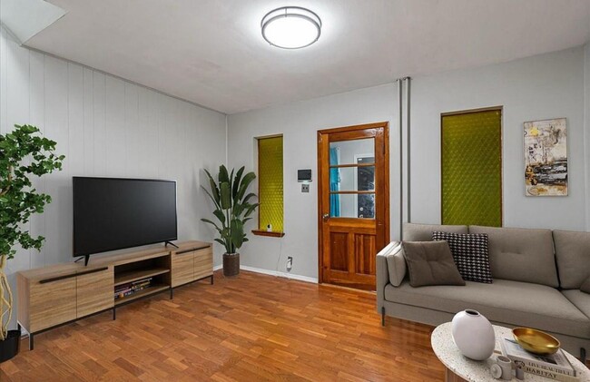 Foto del edificio - 88-23 75th St