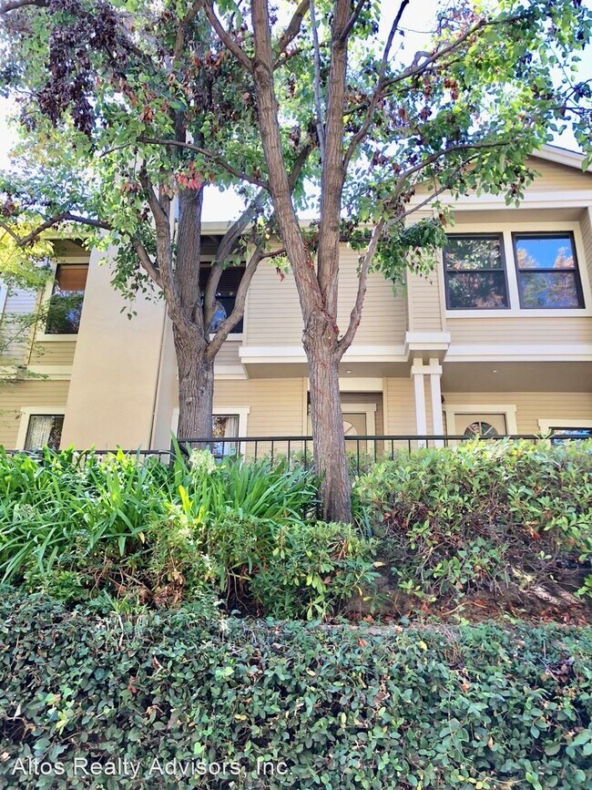 Building Photo - 3 br, 2.5 bath House - 943 La Mesa Terrace #D